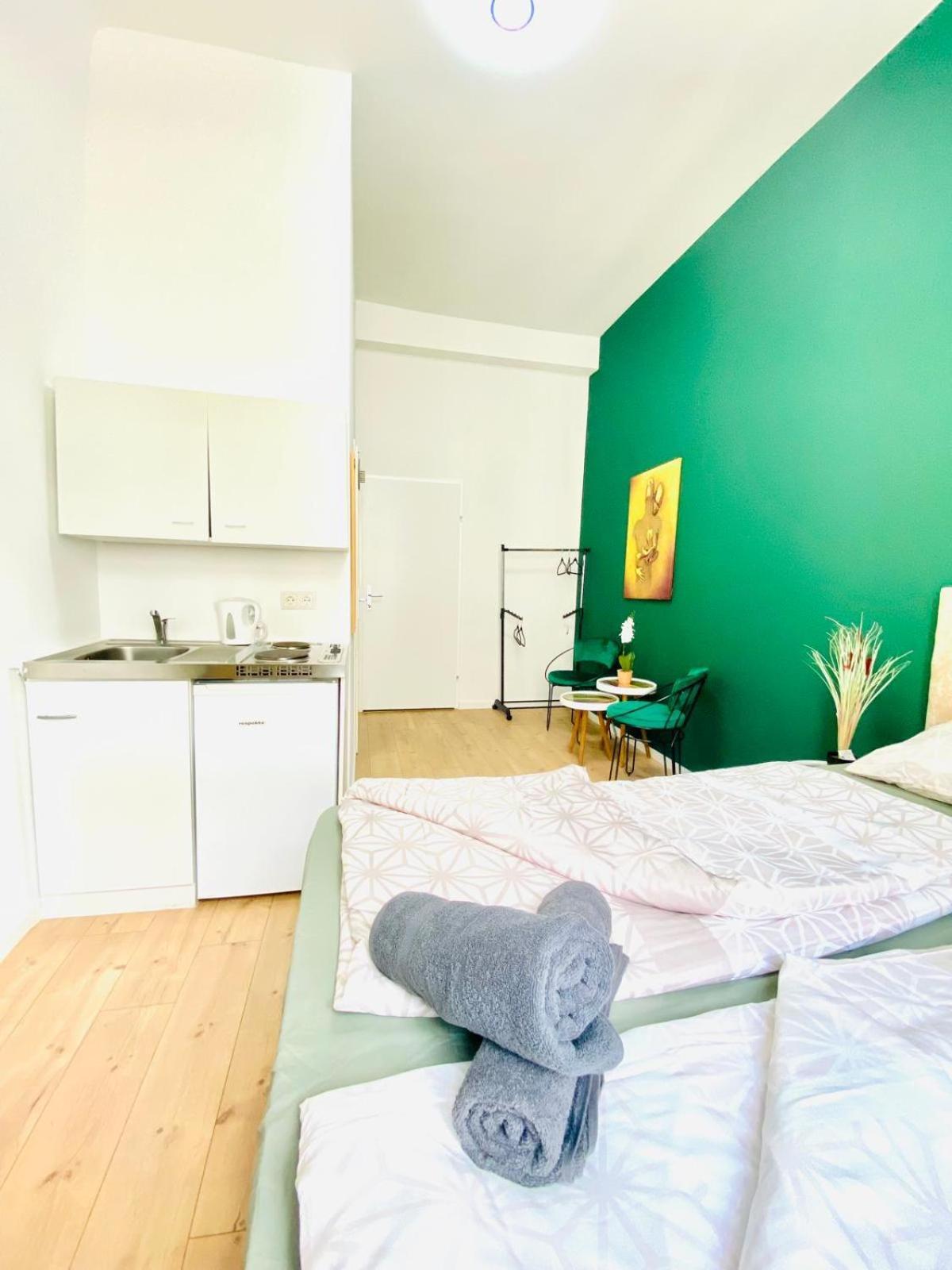 8 Fully Equipped Studio Shared Apt W Terrace Margareten Відень Екстер'єр фото